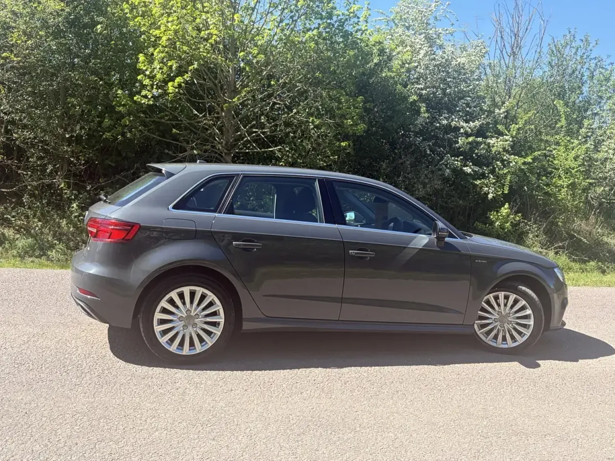 Begagnad Audi A3 e-tron Advanced 2018 Grå Halvkombi