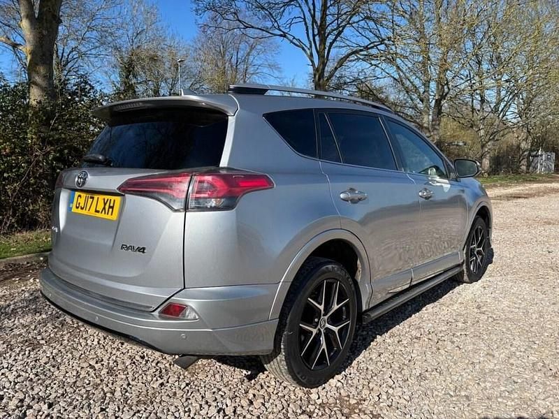 Used Toyota RAV4 143 HP (105 kW) 2017 Silver SUV