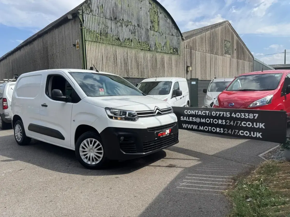 Used Citroën Berlingo 75 HP (55 kW) 2019 White MPV