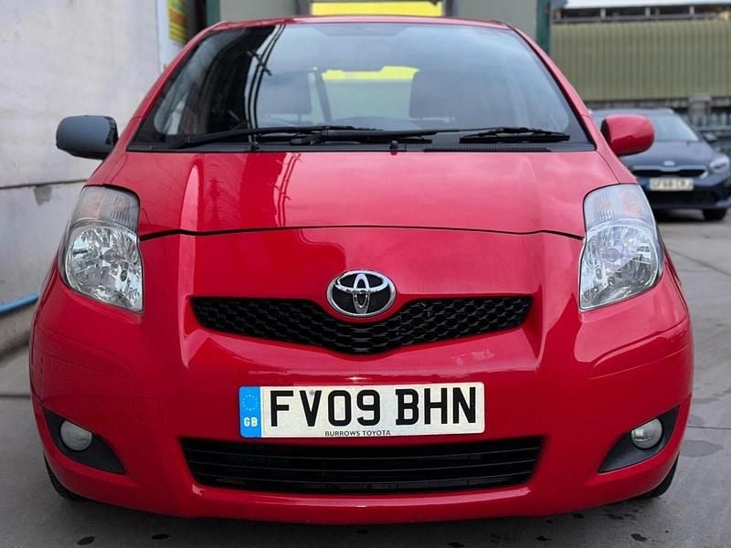 Begagnad Toyota Yaris SR 2009 Röd Halvkombi