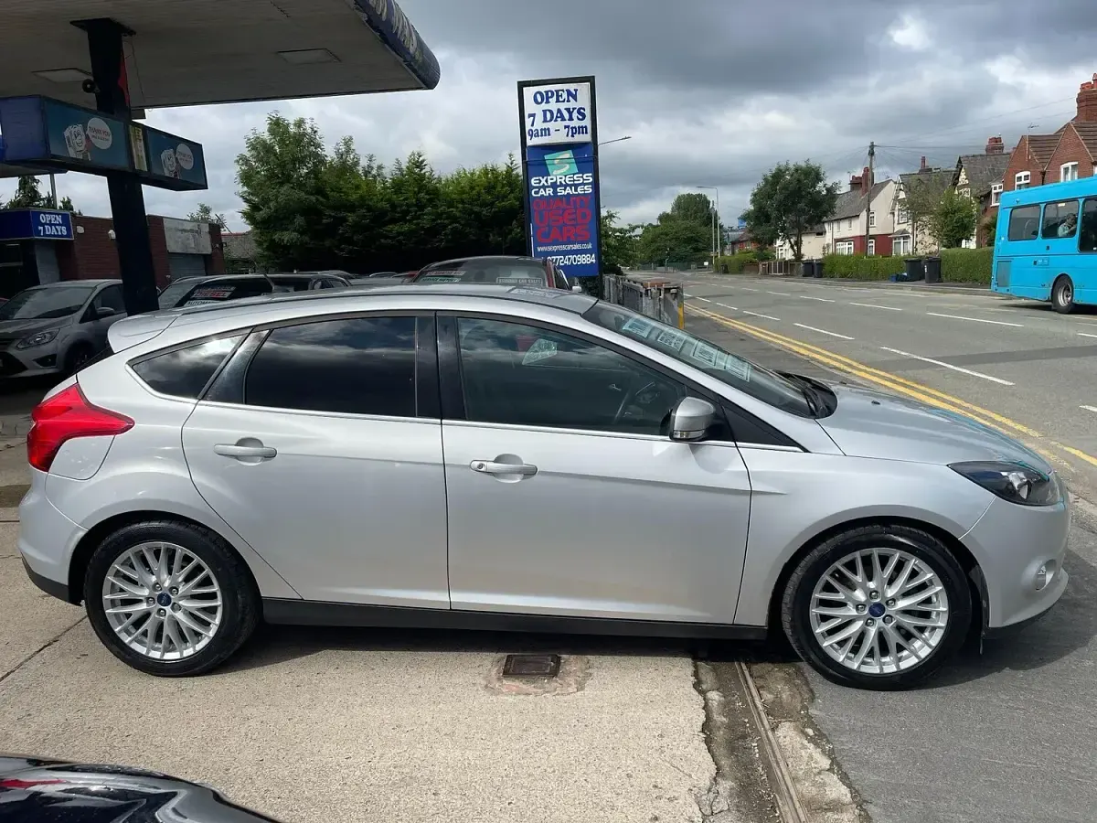 Used Ford Focus Zetec 2014 Silver Hatchback