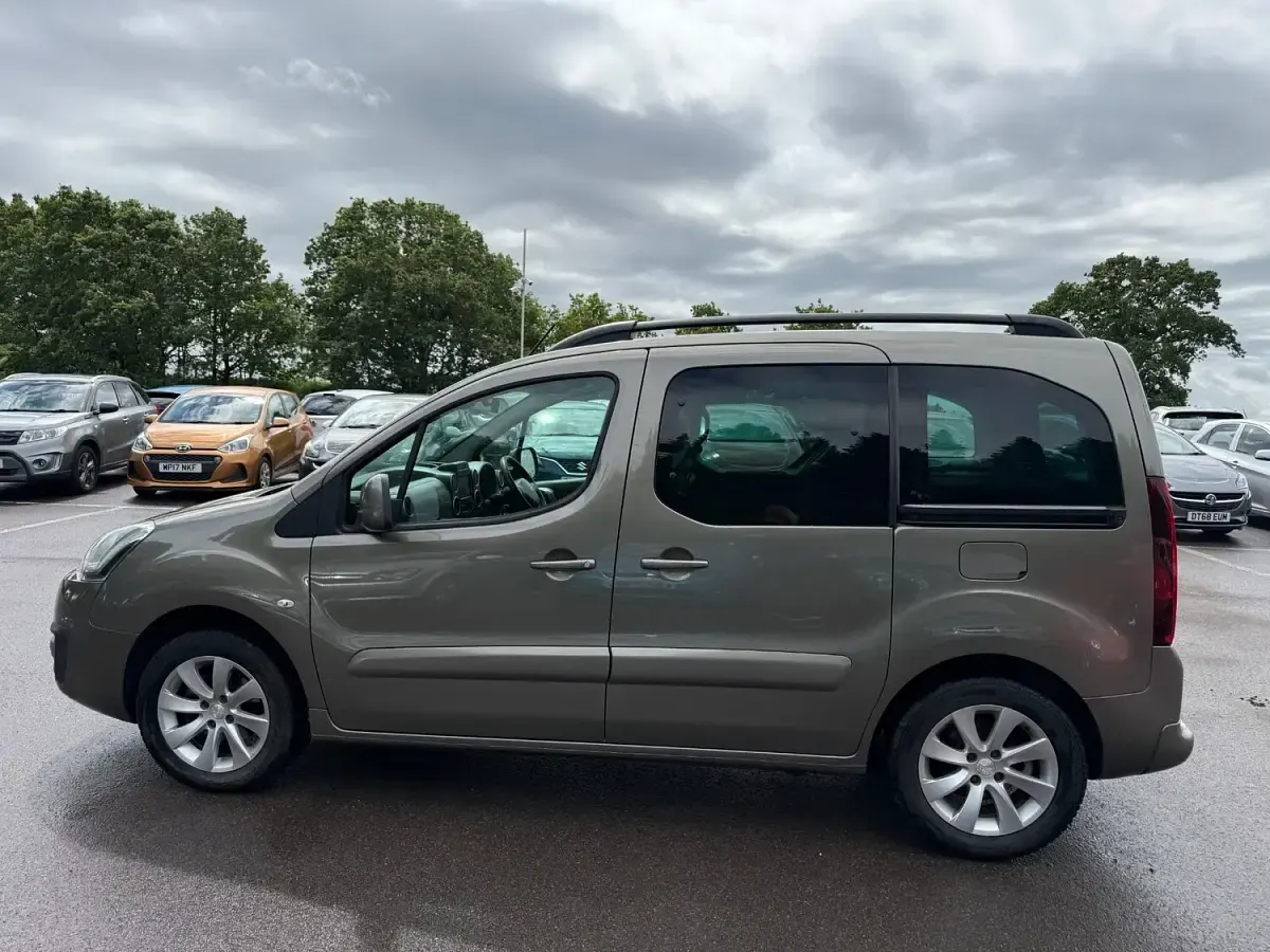 Used Peugeot Partner Tepee Allure 120 HP (88 kW) 2016 Bronze MPV