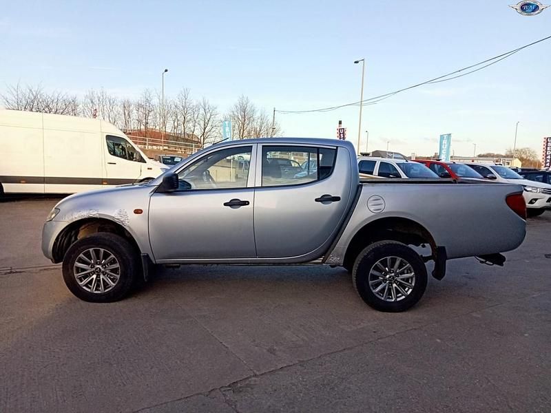 Used Mitsubishi L200 134 HP (98 kW) 2010 Silver Pickup