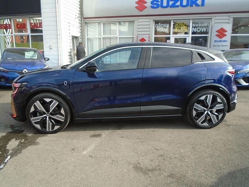 Used Renault Megane E-Tech Iconic 160 kW (218 HP) 2024 Blue/black Hatchback