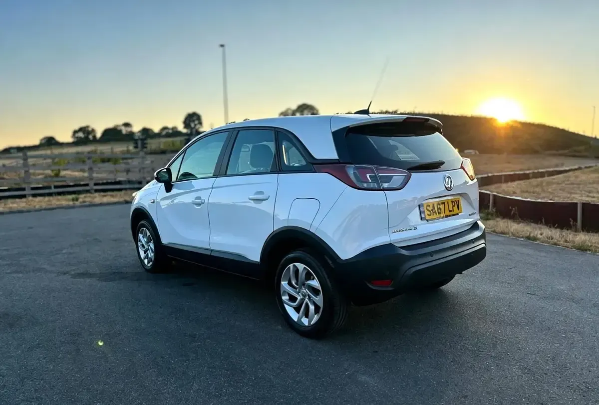 Used Vauxhall Crossland X S 99 HP (72 kW) 2017 White SUV