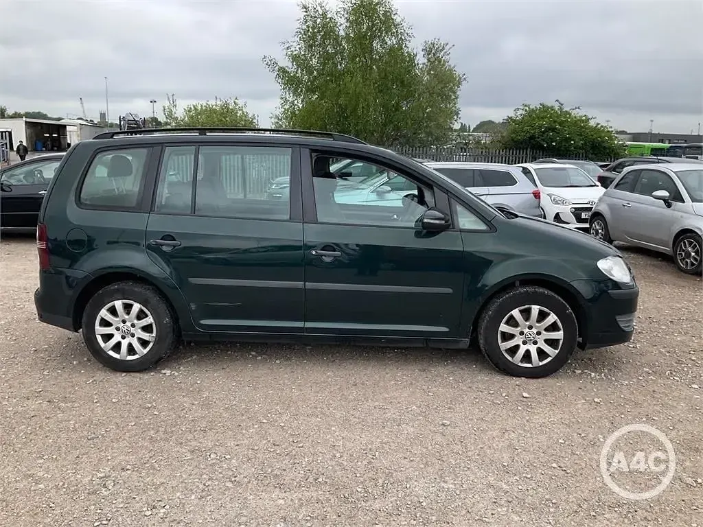 Used VW Touran S 105 HP (77 kW) 2010 Green MPV