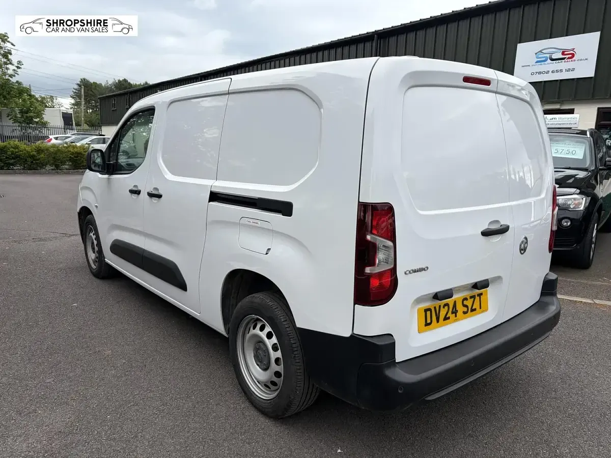 Used Vauxhall Combo 100 HP (73 kW) 2024 White MPV