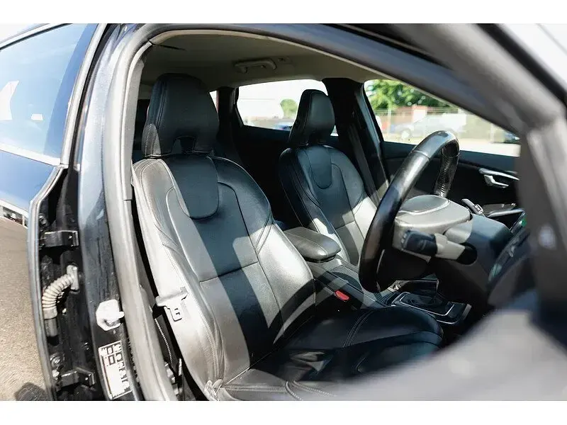Used Volvo V40 SE Lux 2014 Black Hatchback