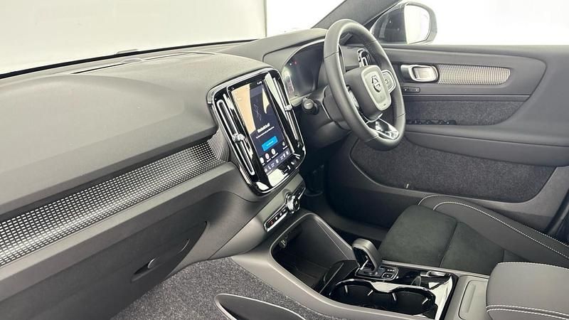 New Volvo EC40 Plus 185 kW (252 HP) 2026 White SUV