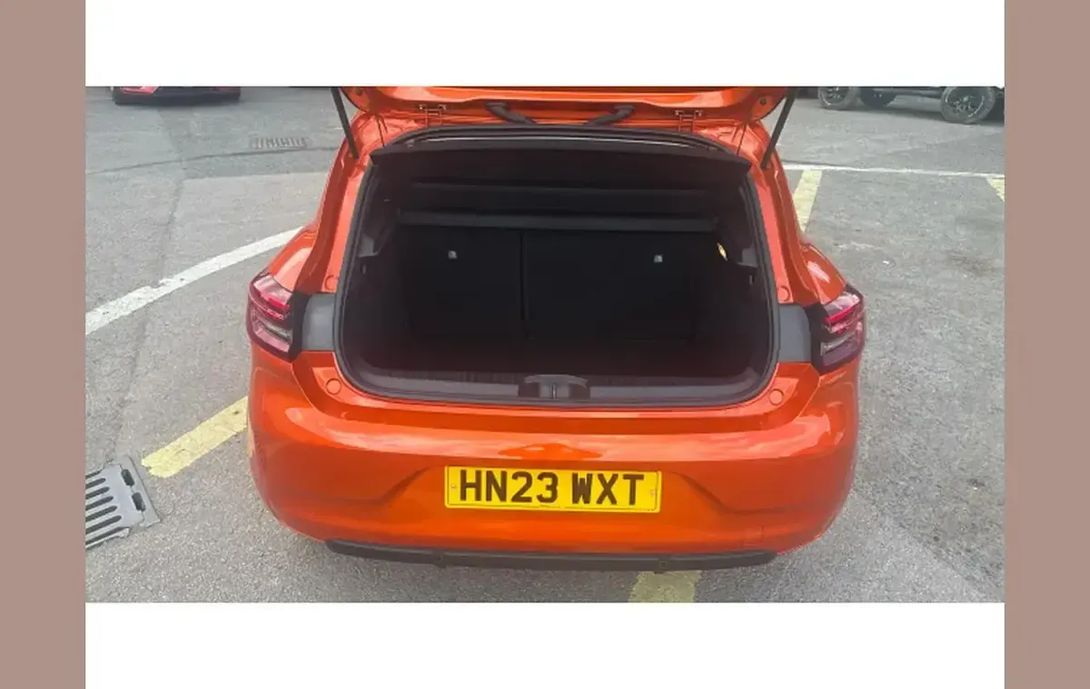 Used Renault Clio Evolution 143 HP (105 kW) 2023 Orange Hatchback