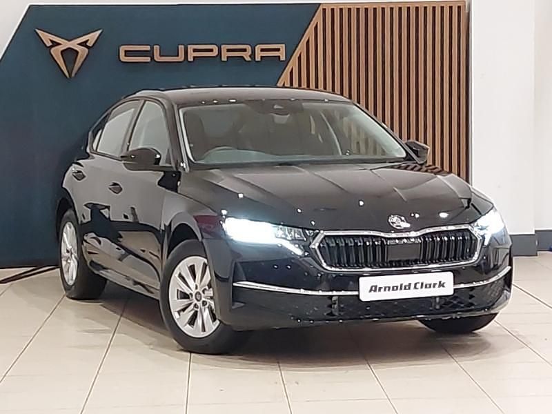 Pearl black magic New 2025 Skoda Octavia SE Technology Hatchback | £21,998 (Good price) - Image 1/4