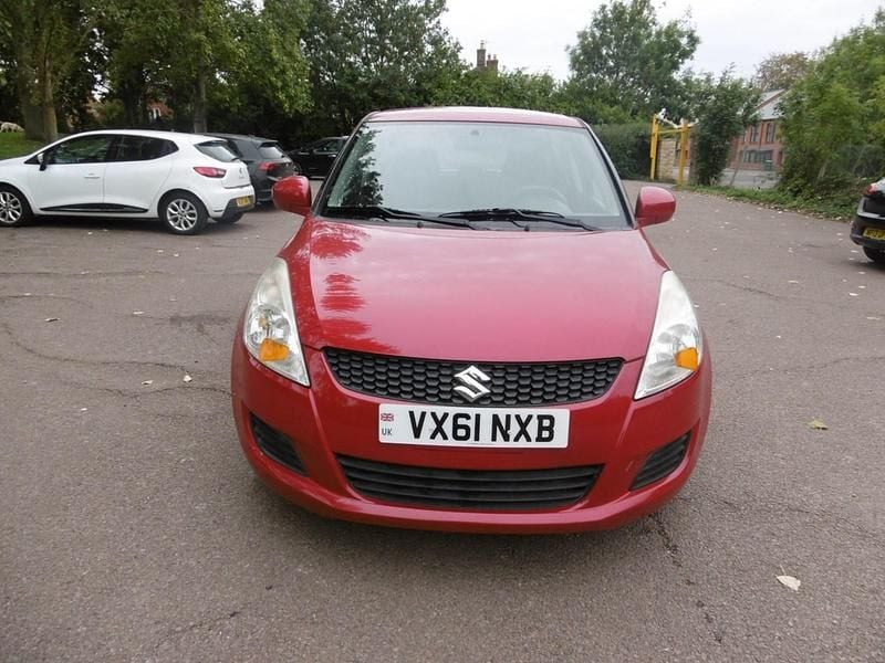 Used Suzuki Swift 2011 Monza red mett Hatchback