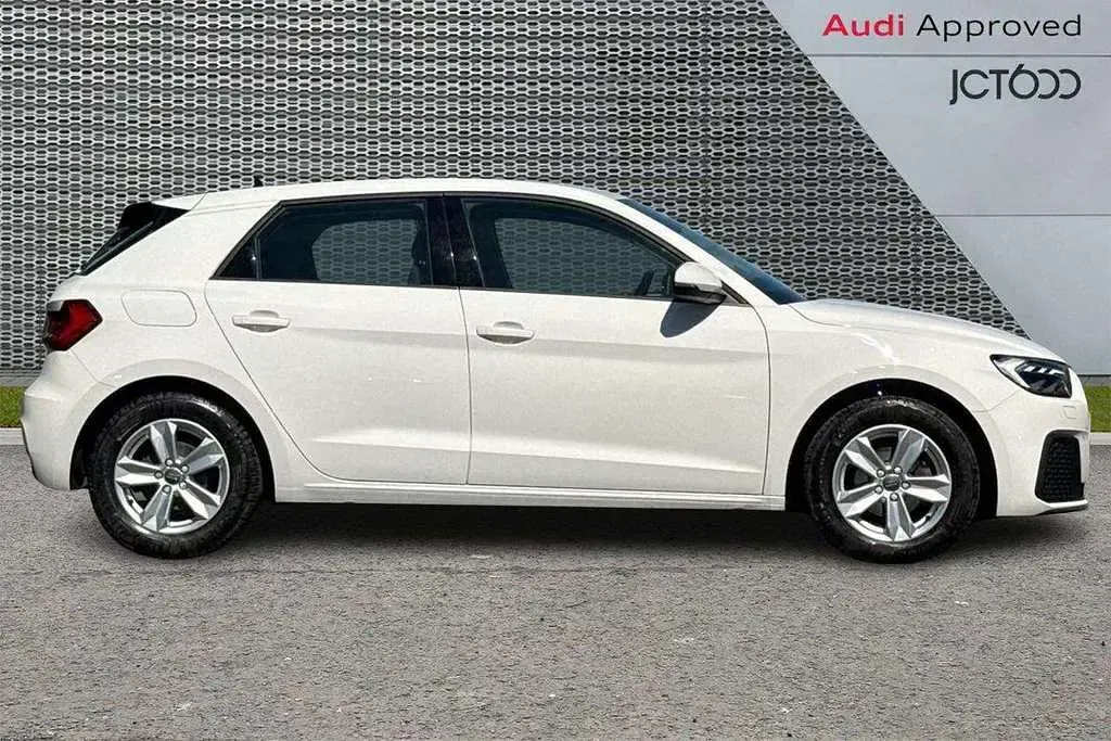 Used Audi A1 Design 94 HP (69 kW) 2020 White SUV