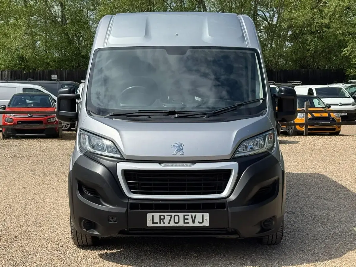 Käytetty Peugeot Boxer 140 HP (102 kW) 2020 Harmaa Van