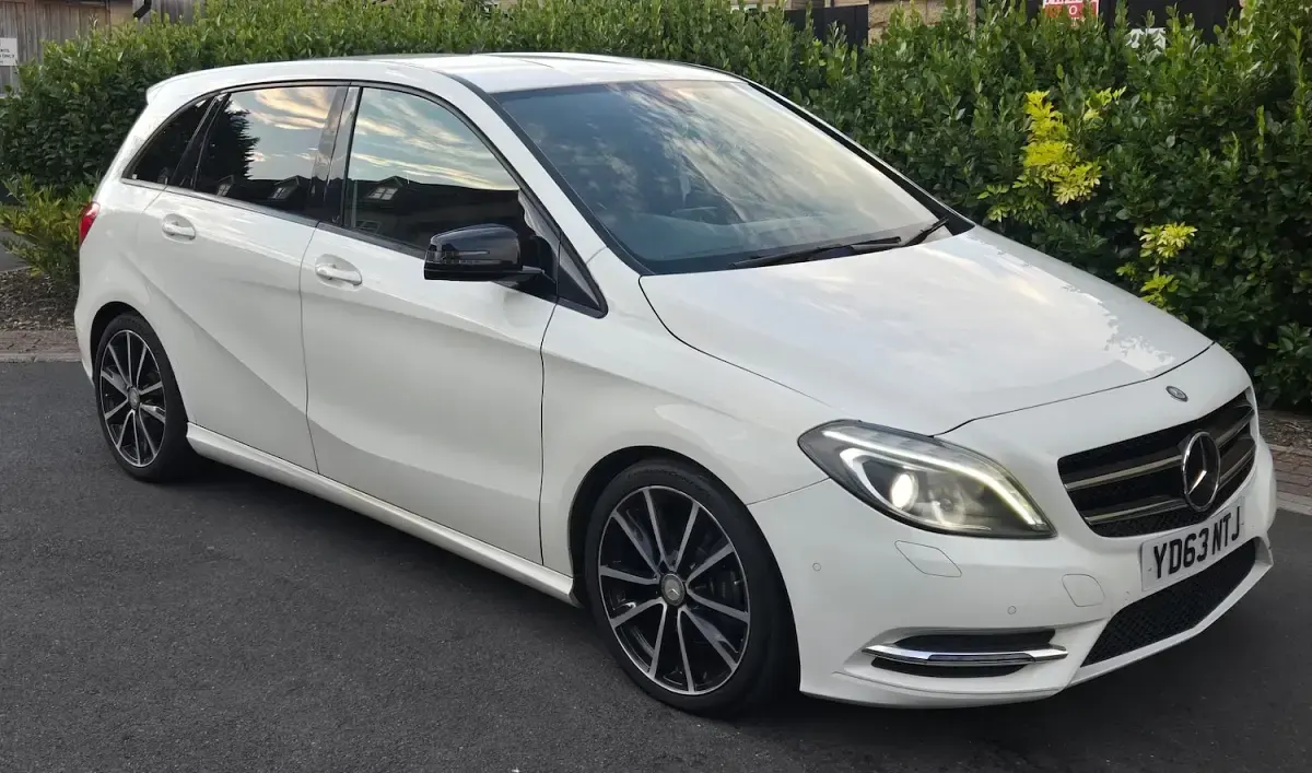 Used Mercedes B180 2013 White Hatchback