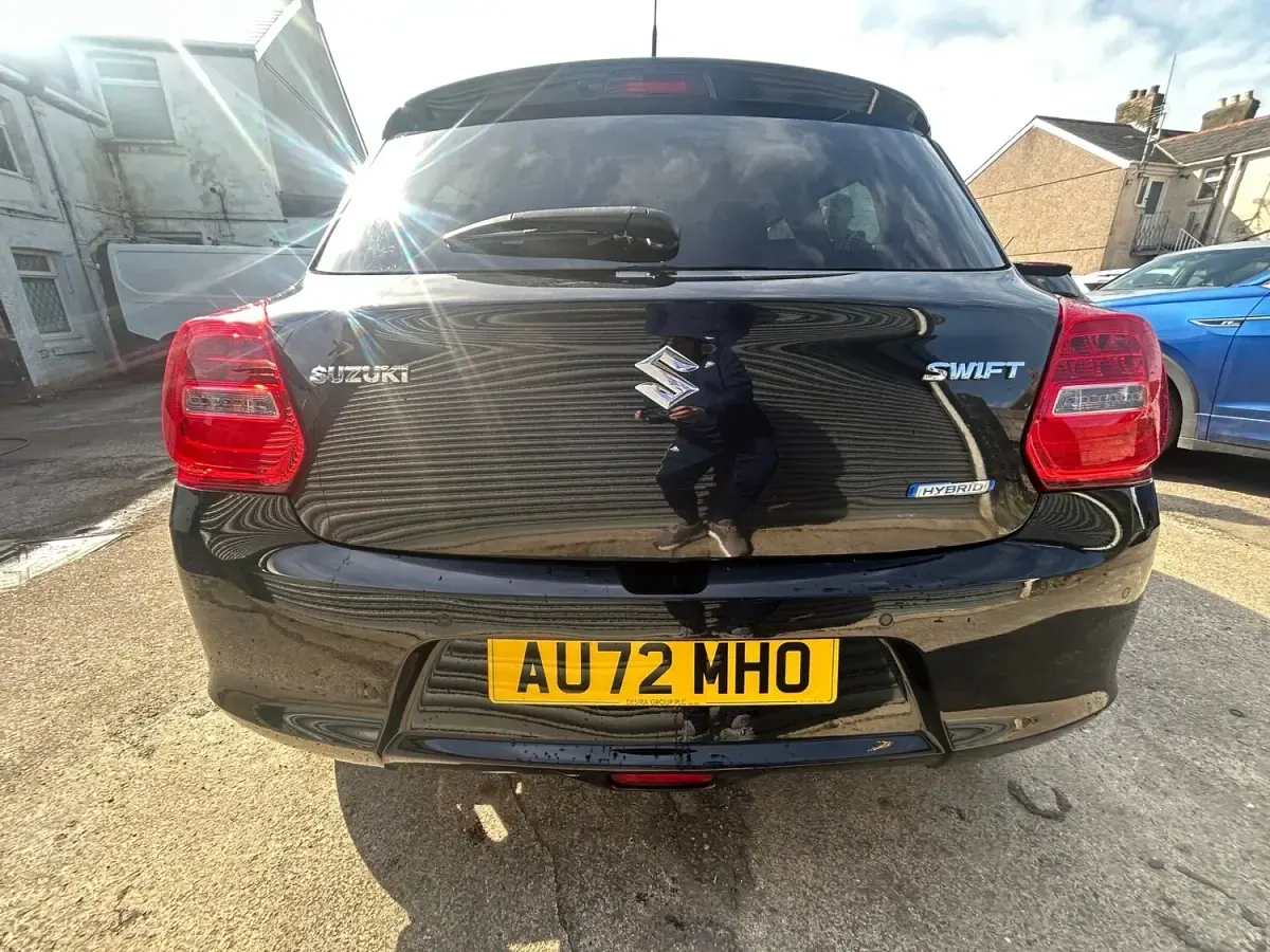Begagnad Suzuki Swift SZ-T 83 HK (61 kW) 2023 Svart Halvkombi