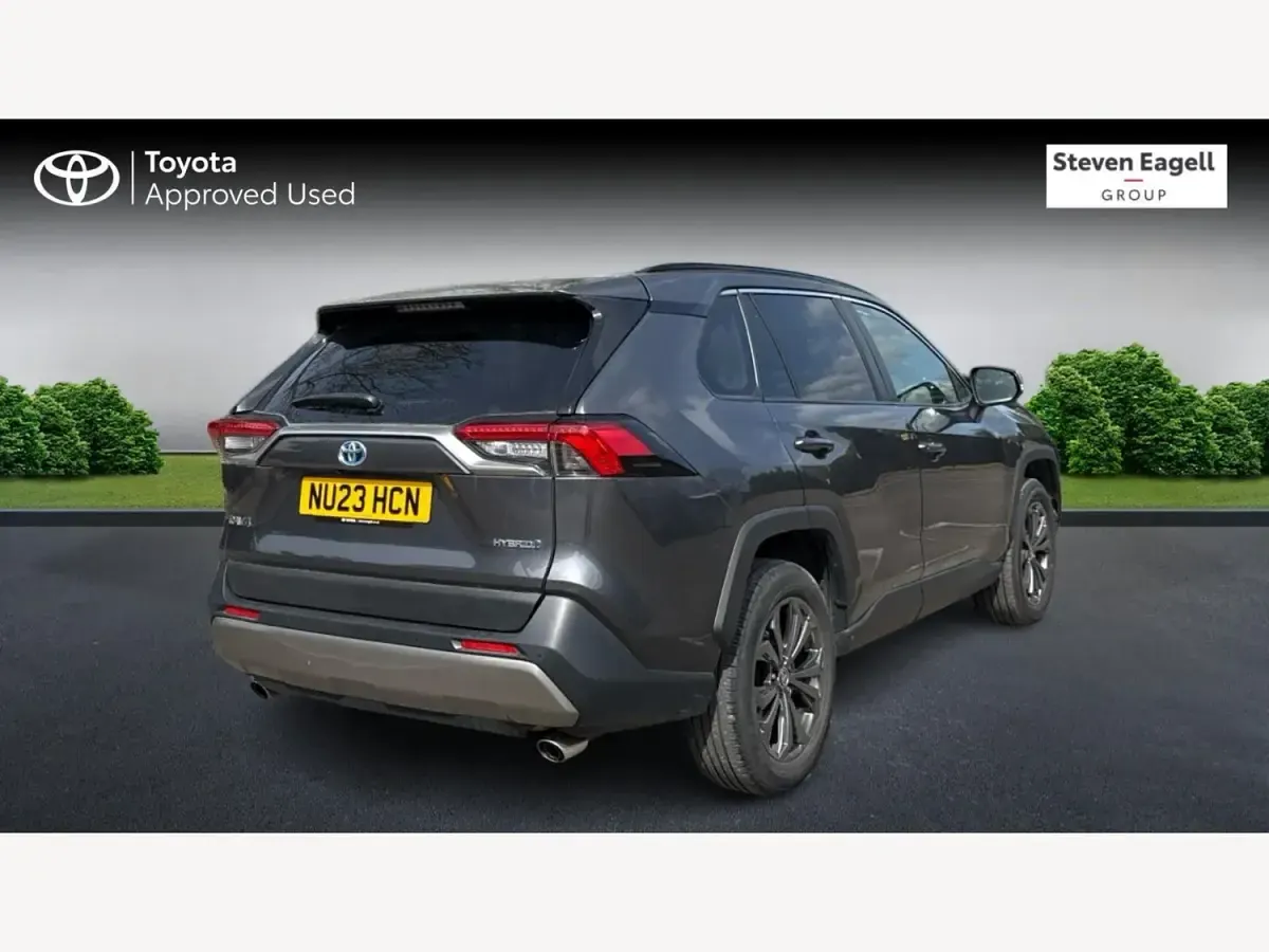 Usado Toyota RAV4 Design 218 HP (160 kW) 2023 Cinzento SUV