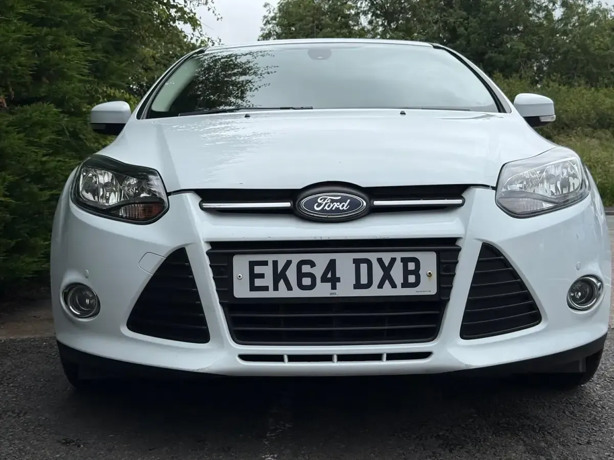 Used Ford Focus Zetec 2014 White Hatchback