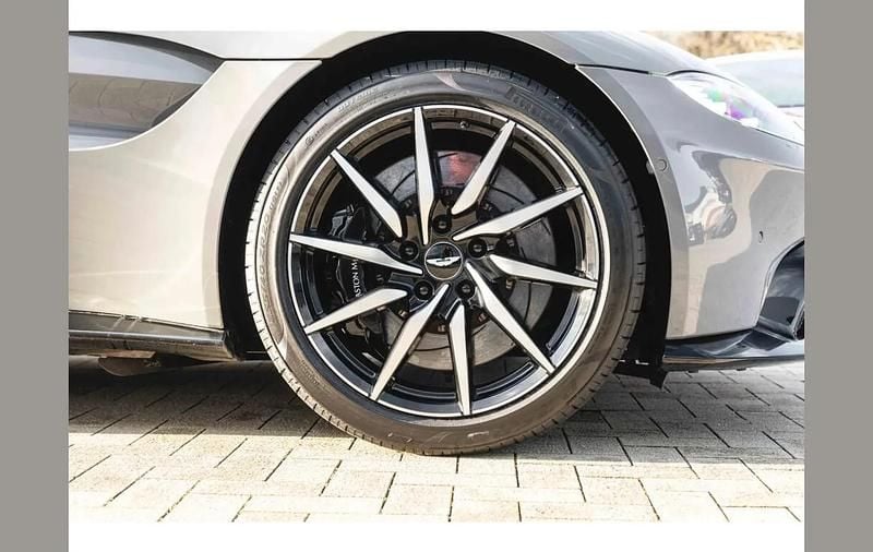 Used Aston Martin Vantage 502 HP (369 kW) 2018 Grey Coupe