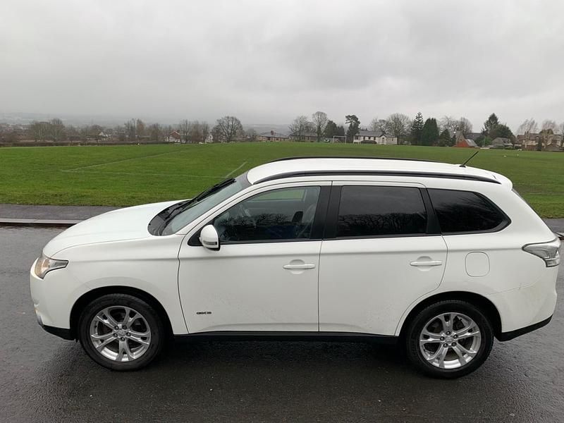 Used Mitsubishi Outlander 150 HP (110 kW) 2014 White SUV