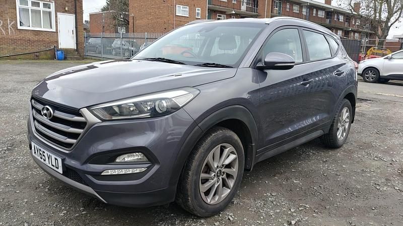 Usado Hyundai Tucson SE 116 HP (85 kW) 2015 Cinzento SUV