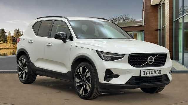 Used 2025 Volvo XC40 Plus SUV | £32,995 (Fair price) - Image 1/4