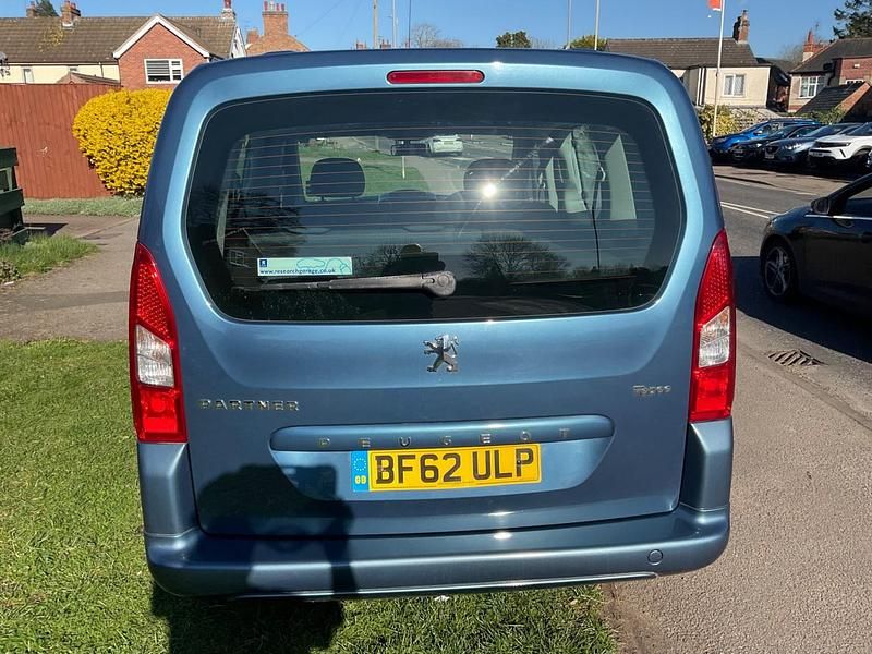 Used Peugeot Partner Tepee S 92 HP (67 kW) 2012 Blue MPV