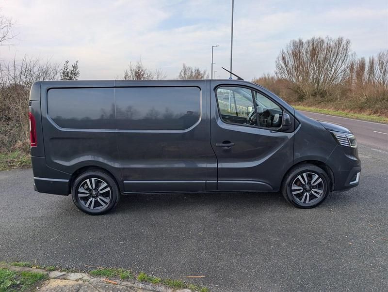 Used Renault Trafic 150 HP (110 kW) 2021 Grey MPV