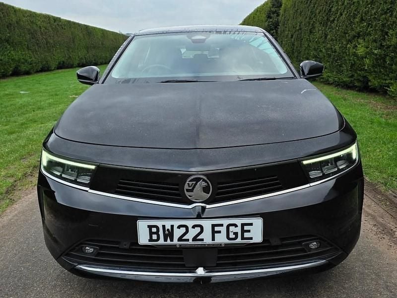 Used Vauxhall Astra Design Edition 130 HP (95 kW) 2022 Black Hatchback
