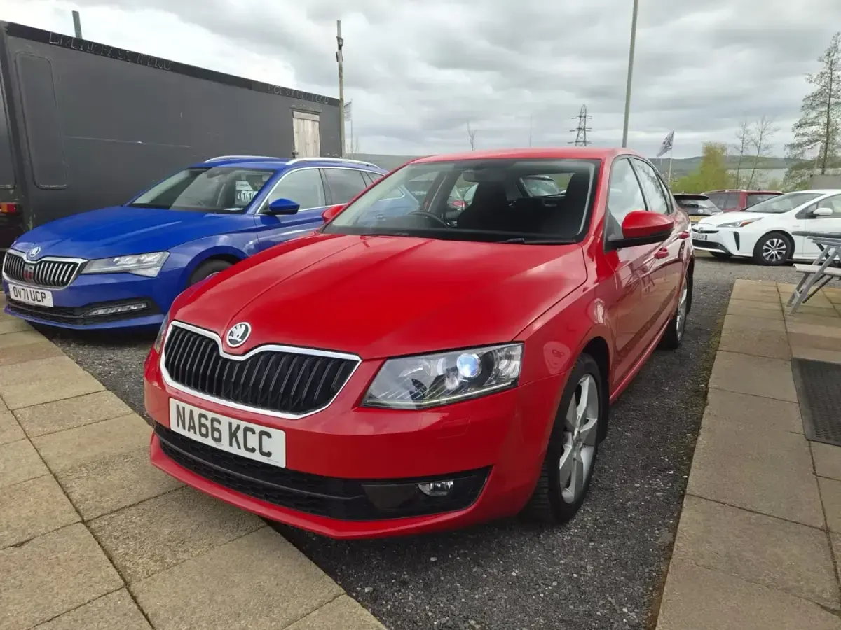 Gebraucht Skoda Octavia Sport 110 PS (80 kW) 2016 Rot Kombi