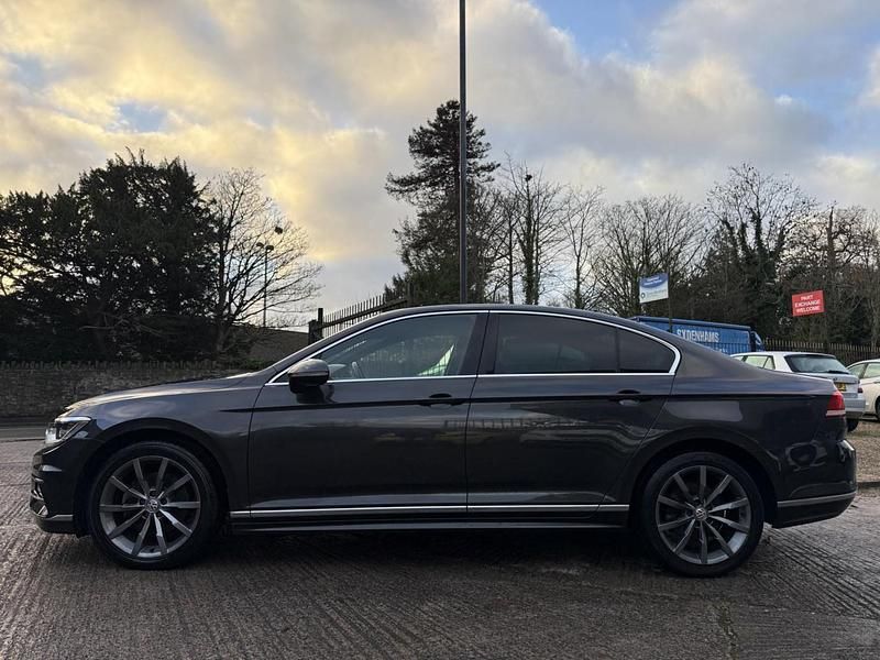 Usado VW Passat R-line 150 HP (110 kW) 2019 Cinzento Sedan