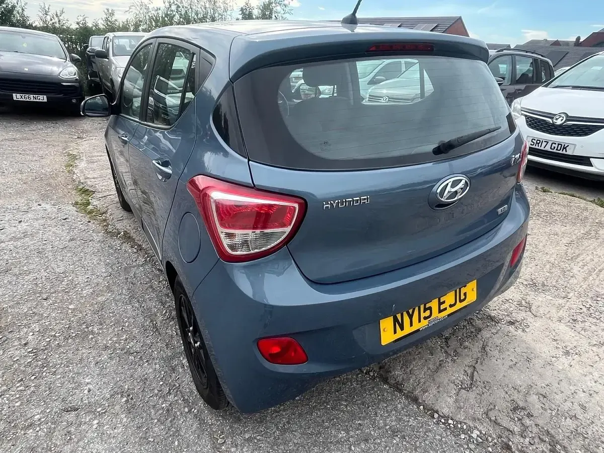 Used Hyundai i10 Premium 87 HP (63 kW) 2015 Blue Hatchback