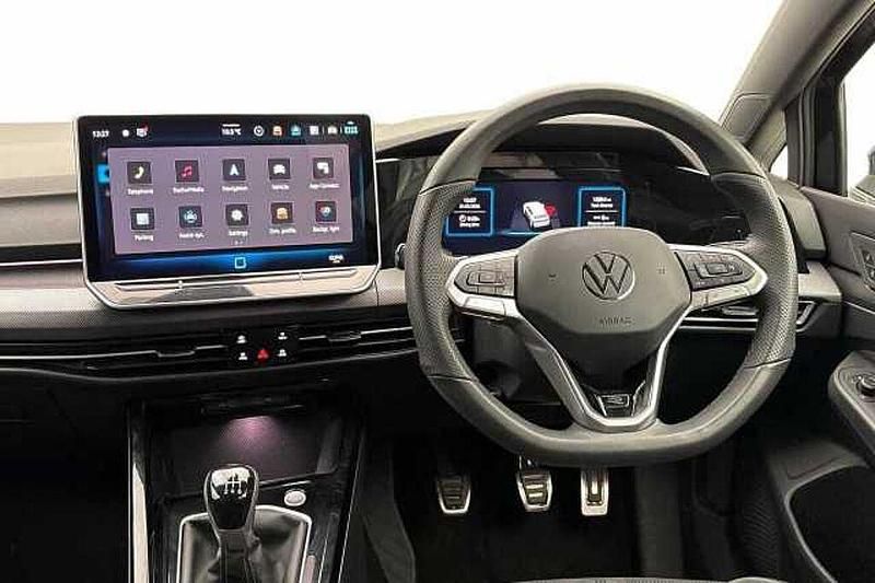 Second-hand VW Golf VIII 150 CP (110 kW) 2025