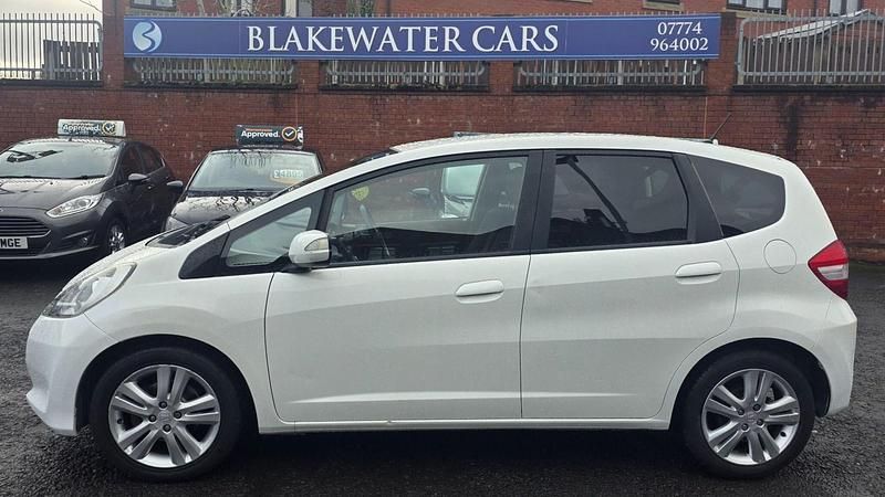 Used Honda Jazz ES 2014 White Hatchback