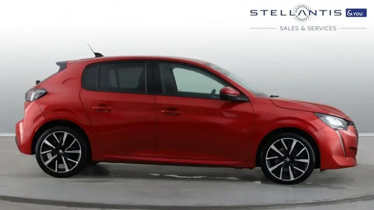 Used Peugeot 208 Allure 99 HP (72 kW) 2020 Red Hatchback
