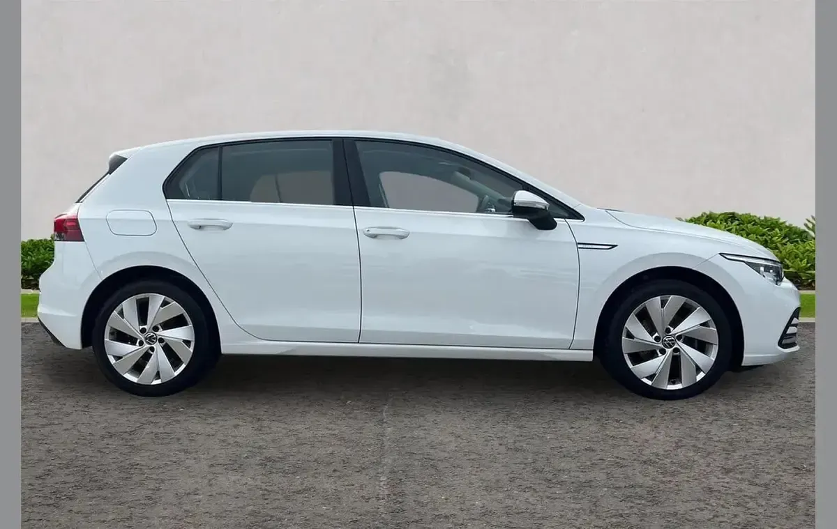 Used VW Golf VIII Style 147 HP (108 kW) 2021 White Hatchback