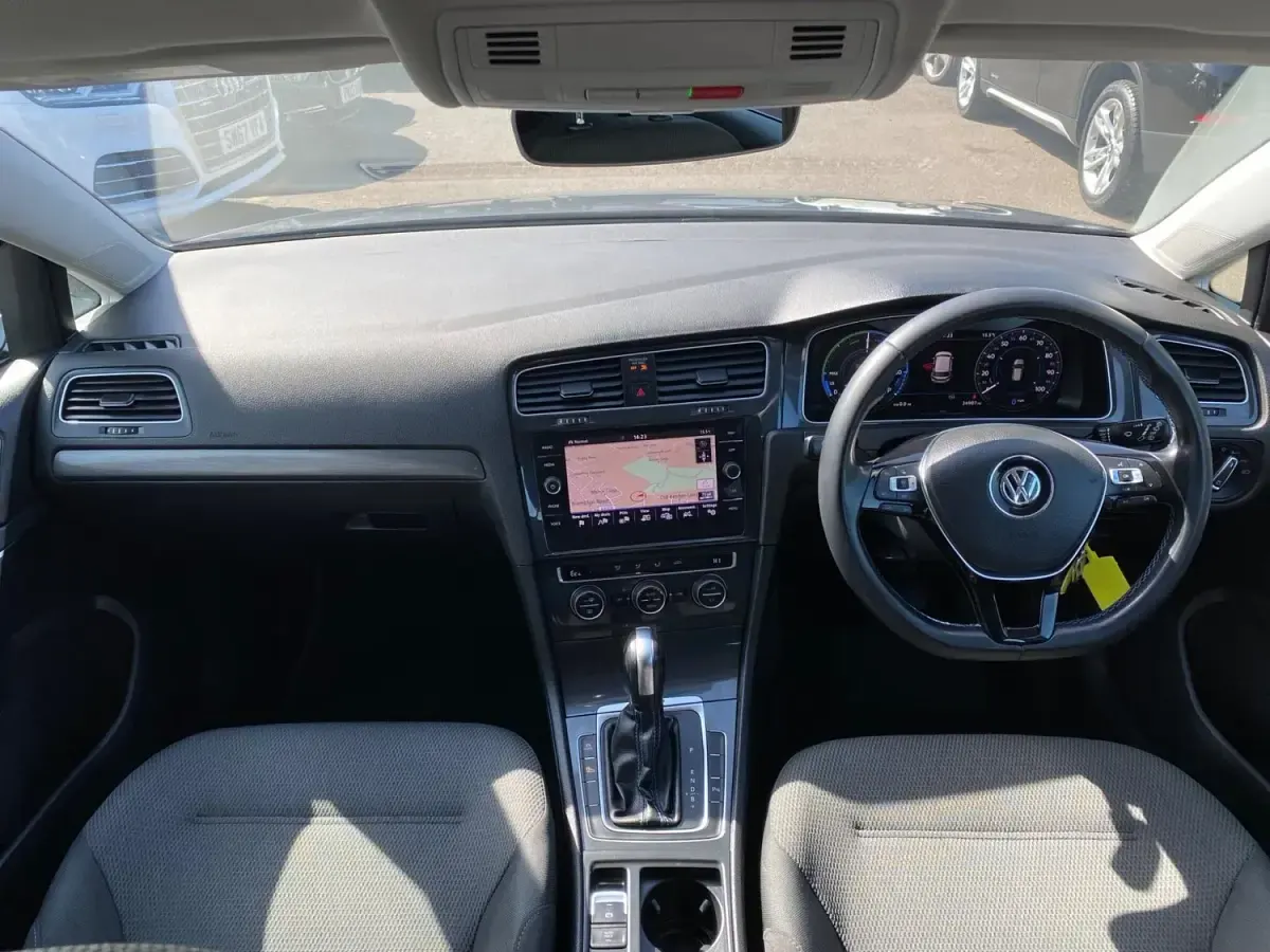 Usado VW e-Golf 99 kW (135 HP) 2020 Cinzento Citadino