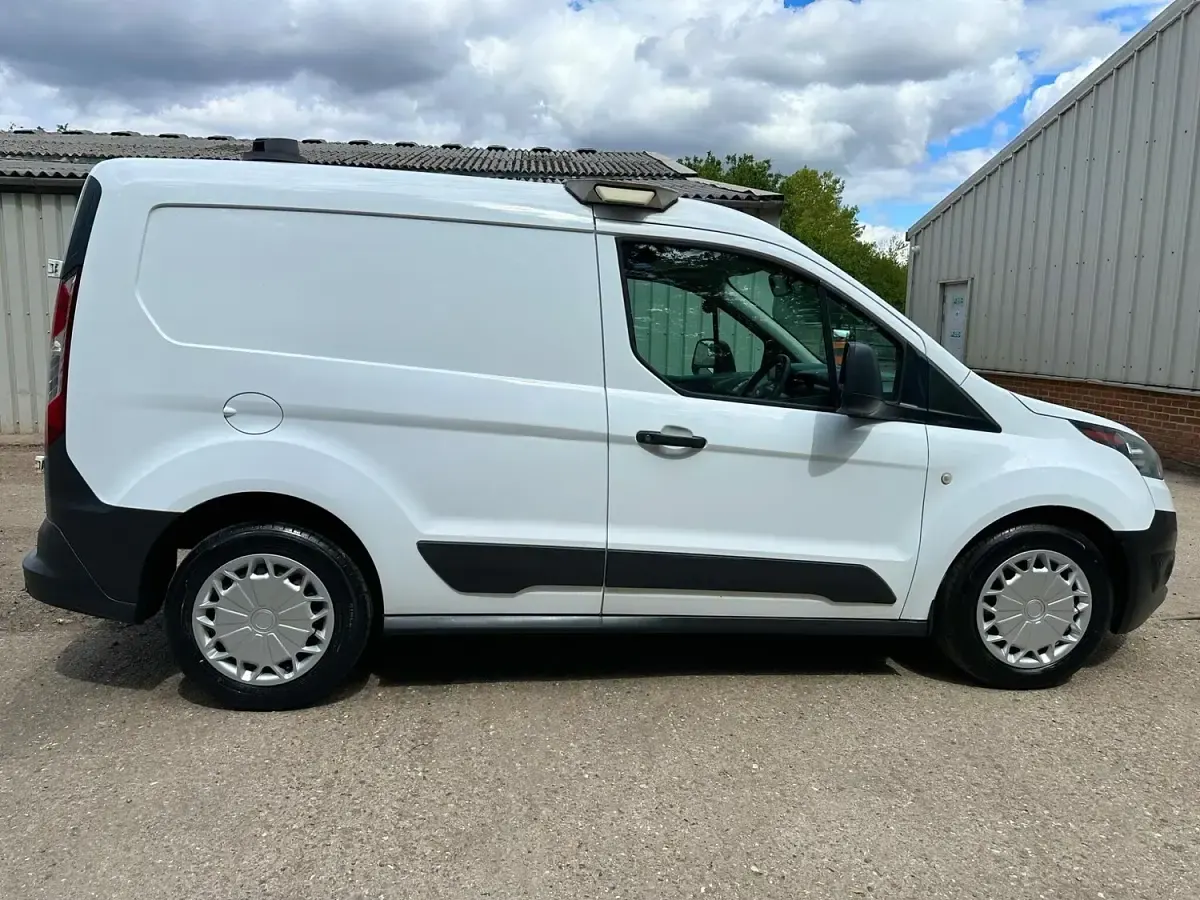 Used Ford Transit Connect 2017 White MPV