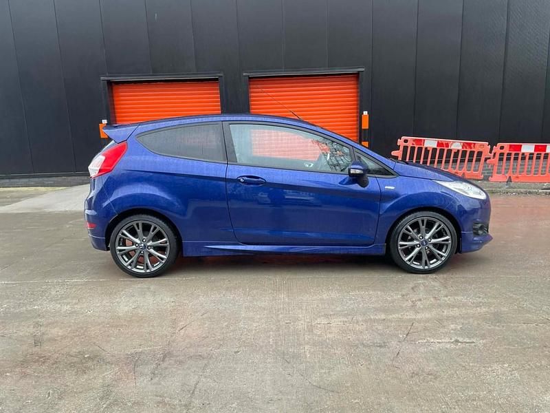 Used Ford Fiesta ST-Line 140 HP (102 kW) 2016 Blue Hatchback