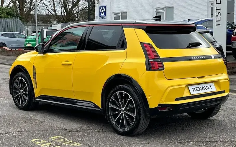 New Renault 5 E-Tech Iconic 110 kW (150 HP) 2026 Hatchback