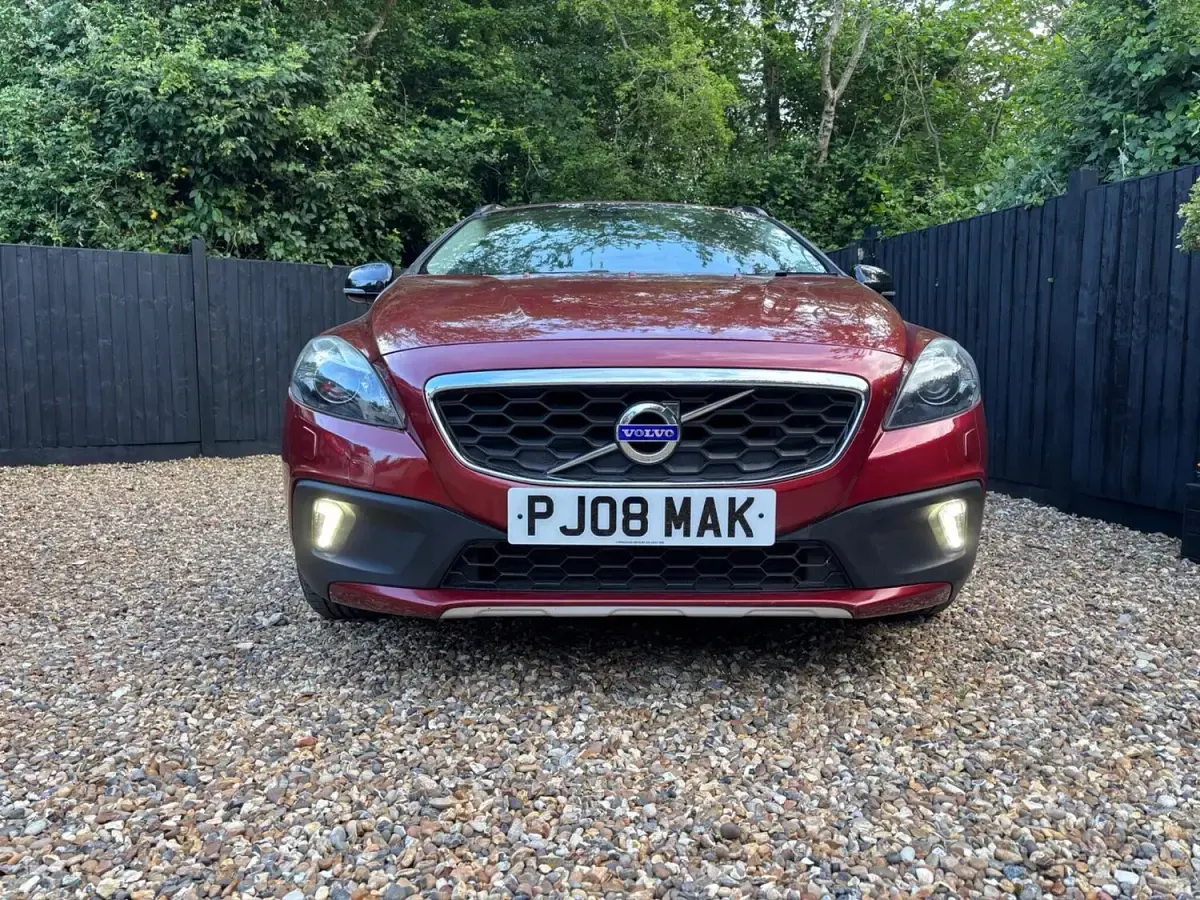 Used Volvo V40 2015 Red Hatchback