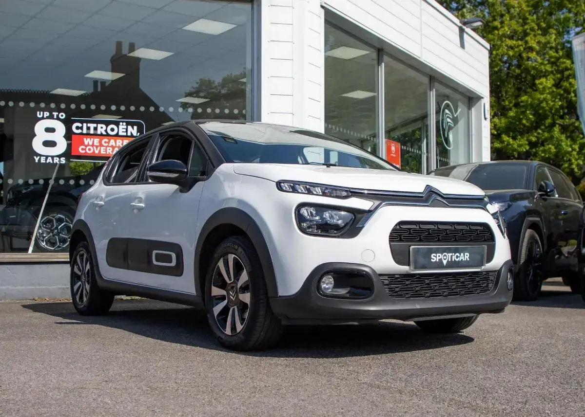 Używany Citroën C3 PureTech 82 KM (60 kW) 2024 Biały Hatchback