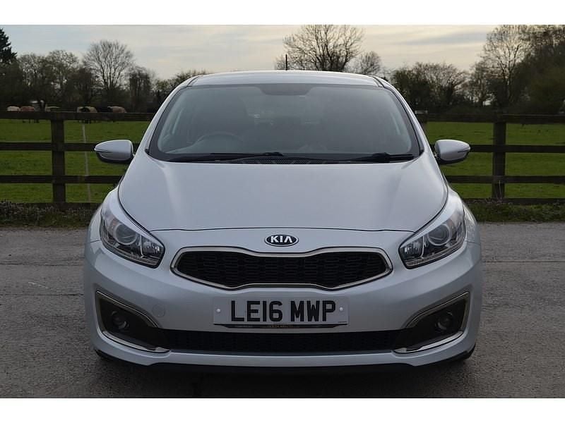 Used Kia ProCeed 2016 Silver Hatchback