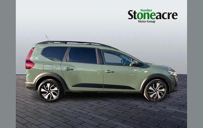 Used Dacia Jogger Expression 108 HP (79 kW) 2025 Green MPV