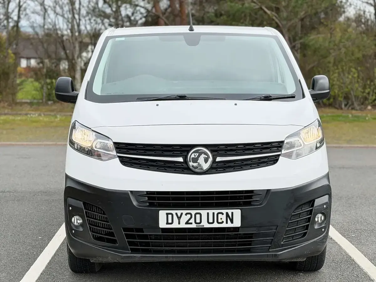 Used Vauxhall Vivaro S 100 HP (73 kW) 2020 White MPV
