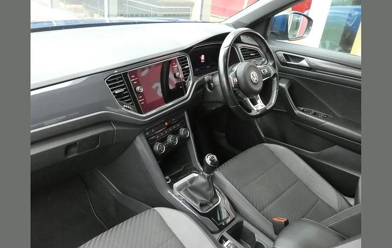 Used VW T-Roc R-line 113 HP (83 kW) 2019 Blue SUV