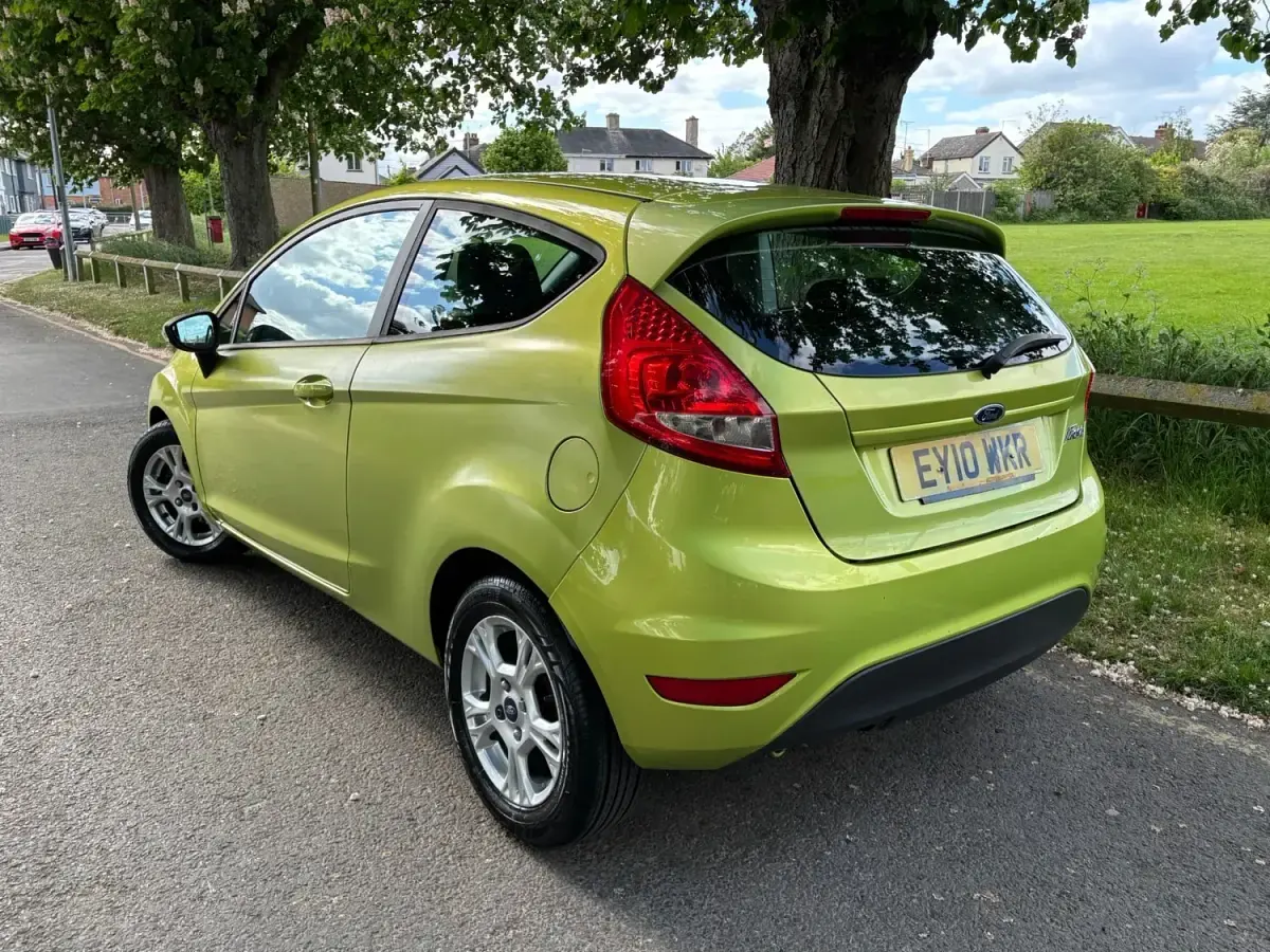 Second-hand Ford Fiesta 95 CP (69 kW) 2010 Verde Hatchback