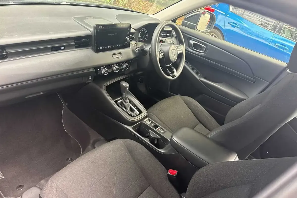 Used Honda HR-V Elegance 131 HP (96 kW) 2023 Crystal black SUV