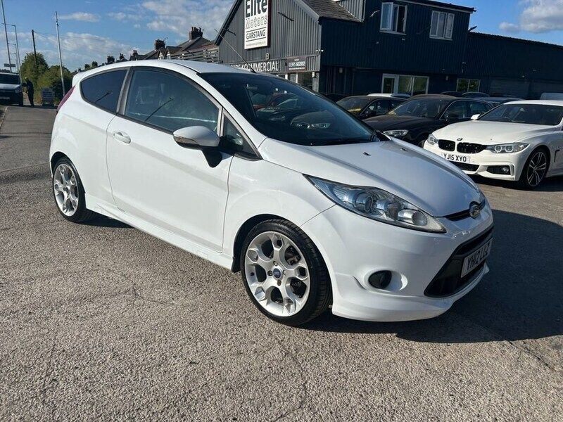 White Used 2012 Ford Fiesta Zetec Hatchback | £3,995 (Fair price) - Image 1/4