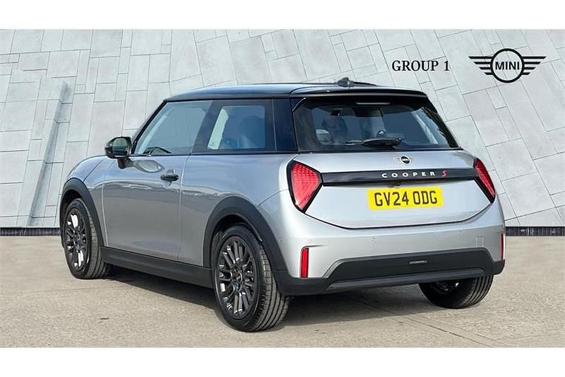 Used Mini Cooper Classic 204 HP (150 kW) 2024 Melting silver iii Hatchback